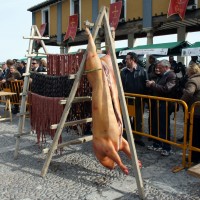 El mercadillo de ‘La Matanza’ congrega a cientos de personas en el Casco Antiguo